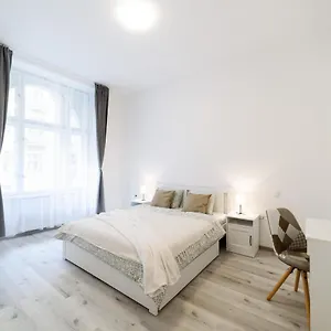 New Near Dancing House Apartamento Praga